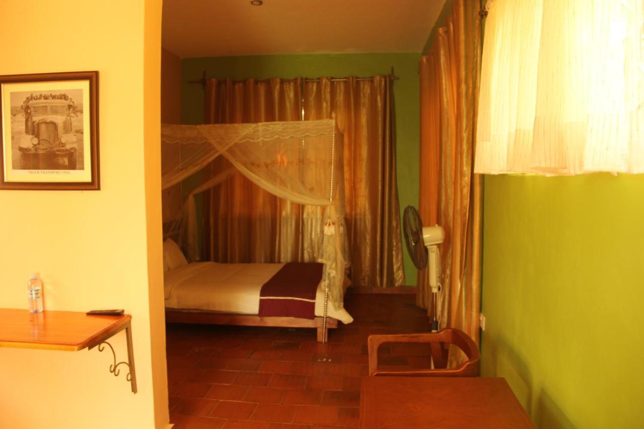 Saltek Forest Cottages Masindi Eksteriør bilde