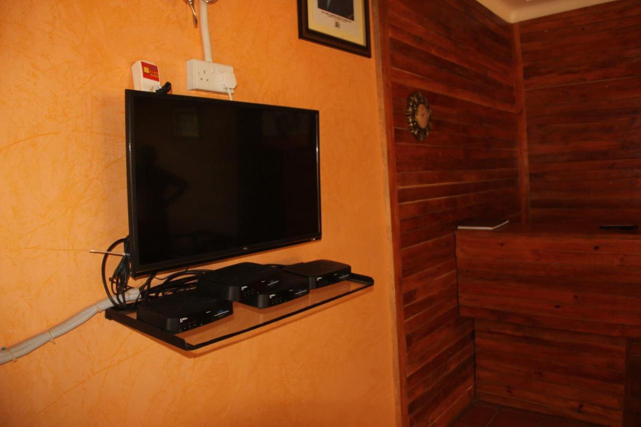 Saltek Forest Cottages Masindi Eksteriør bilde