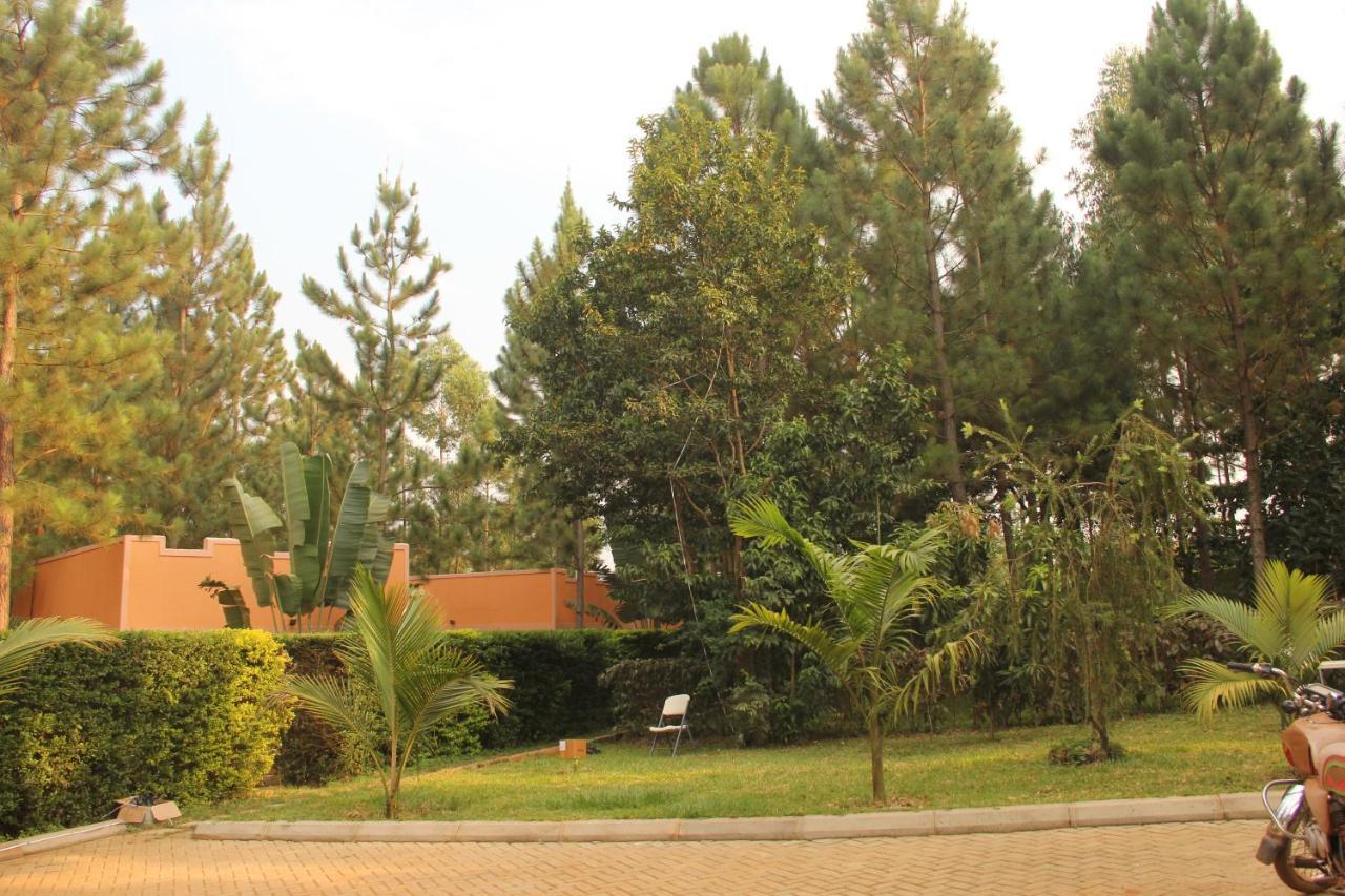 Saltek Forest Cottages Masindi Eksteriør bilde