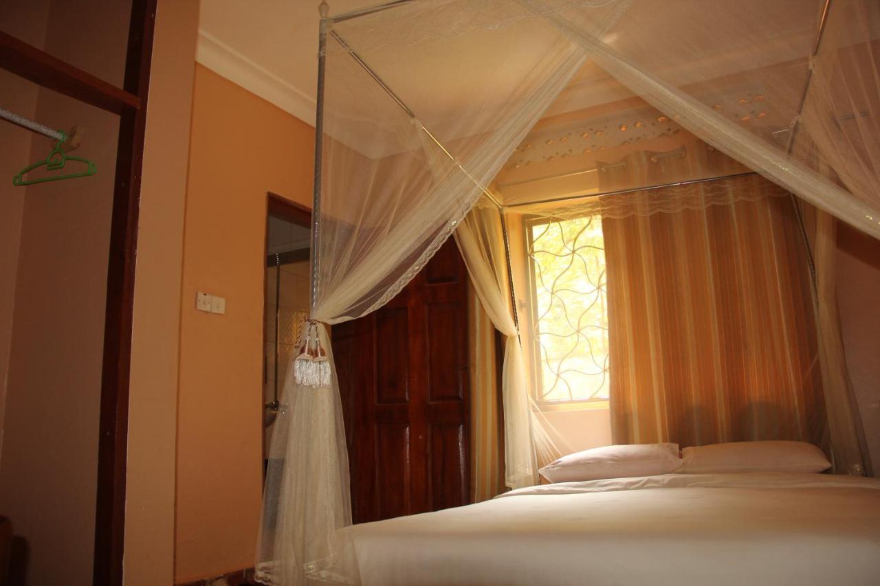Saltek Forest Cottages Masindi Eksteriør bilde