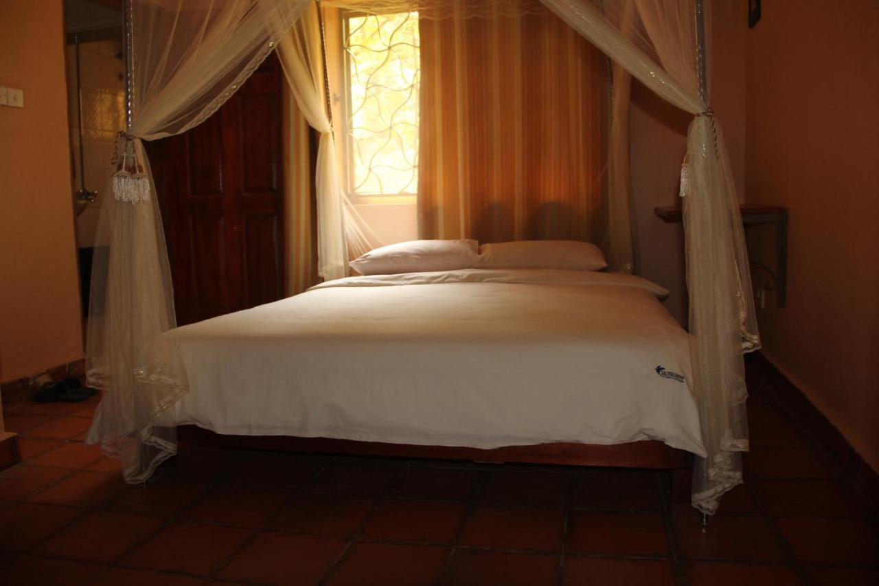 Saltek Forest Cottages Masindi Eksteriør bilde